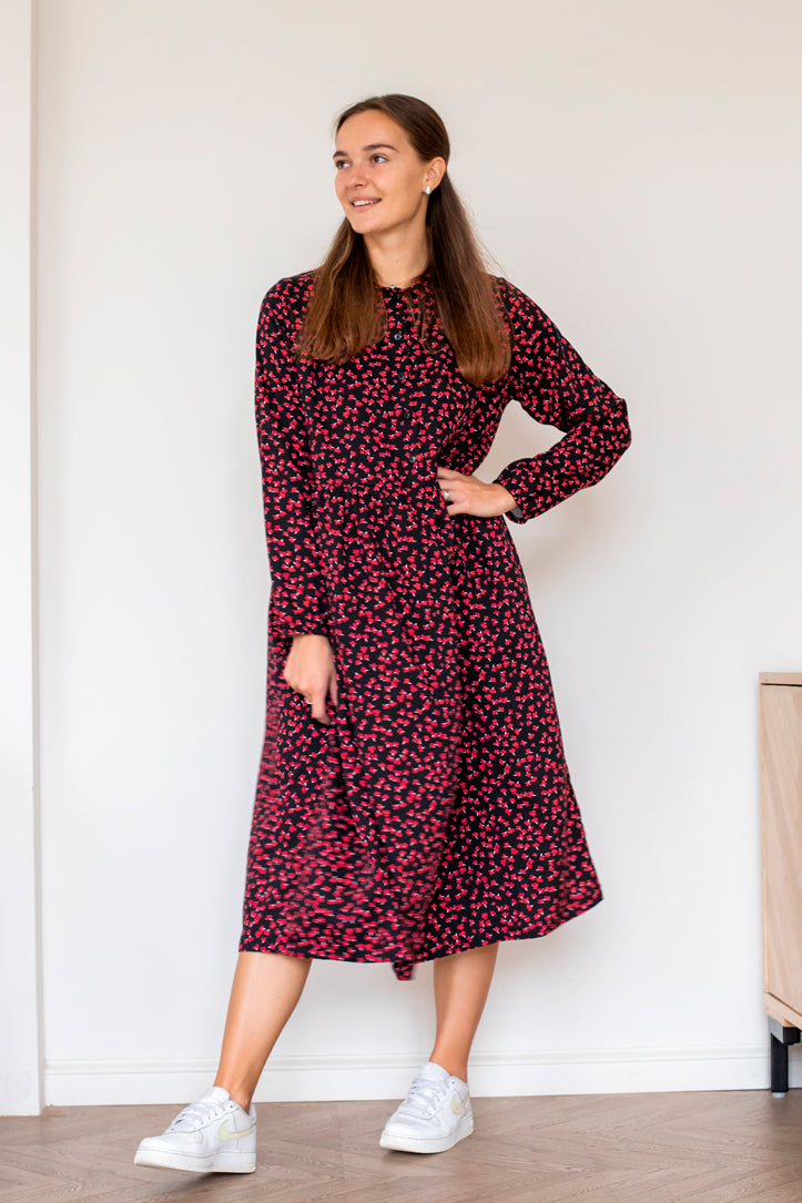 Rita - viscose dress with a round collar