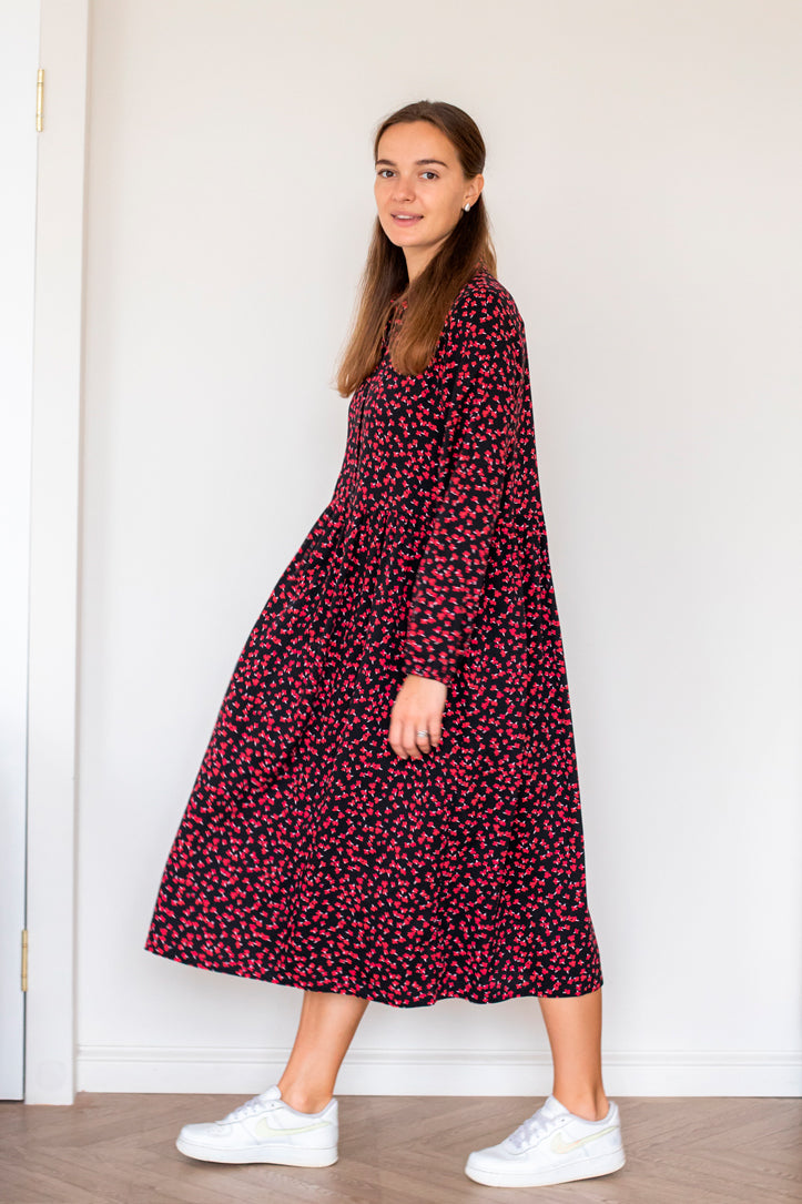 Rita - viscose dress with a round collar